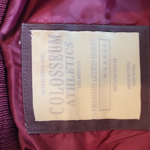 Colosseum Women's Maroon Puffer Vest. Very Goodq Condition. Size XL. - Picture 6 of 7